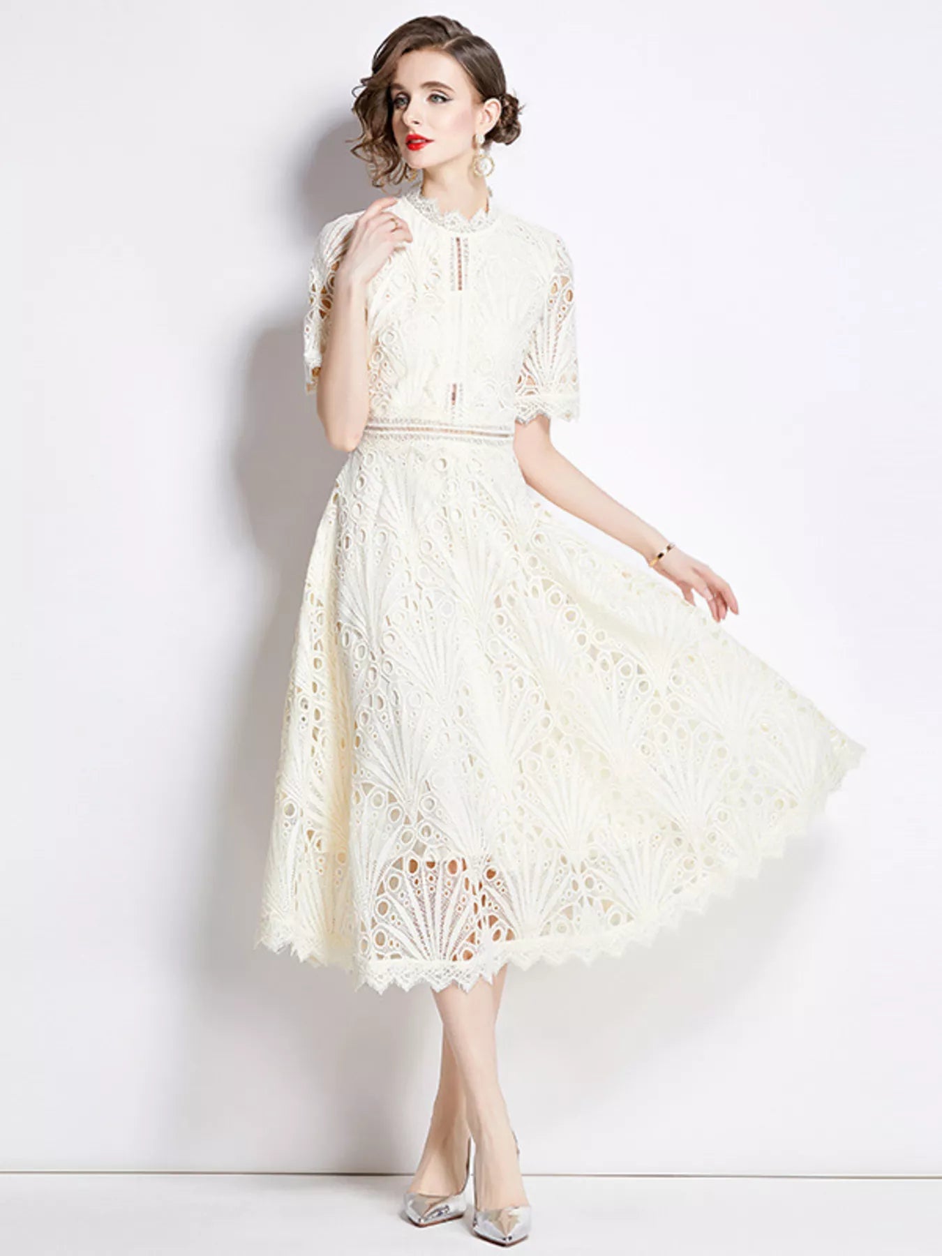 Plus Size Lace Midi Dress with Short Sleeves