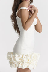 Ruched neckline detail