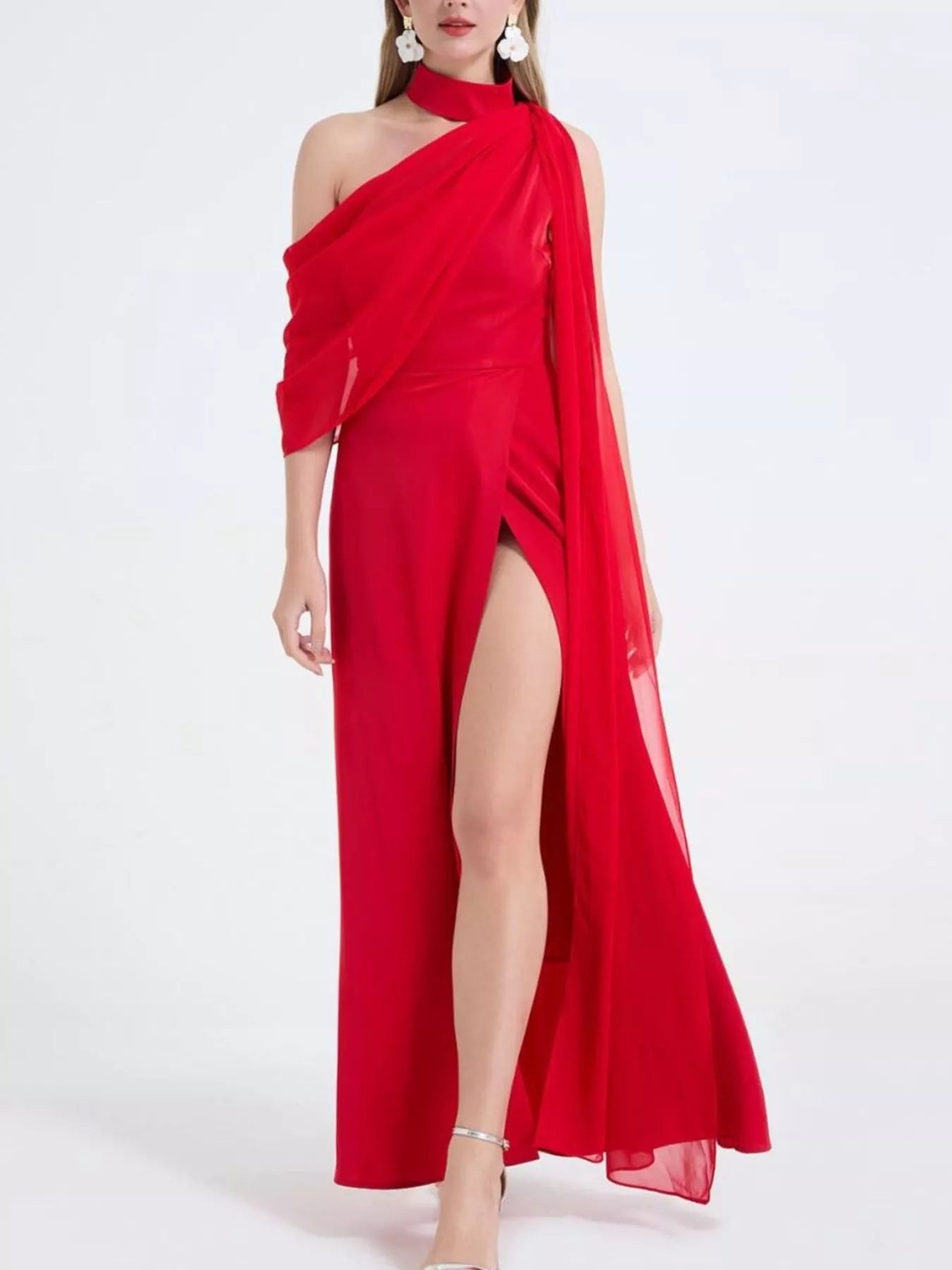 Asymmetrical neckline detail