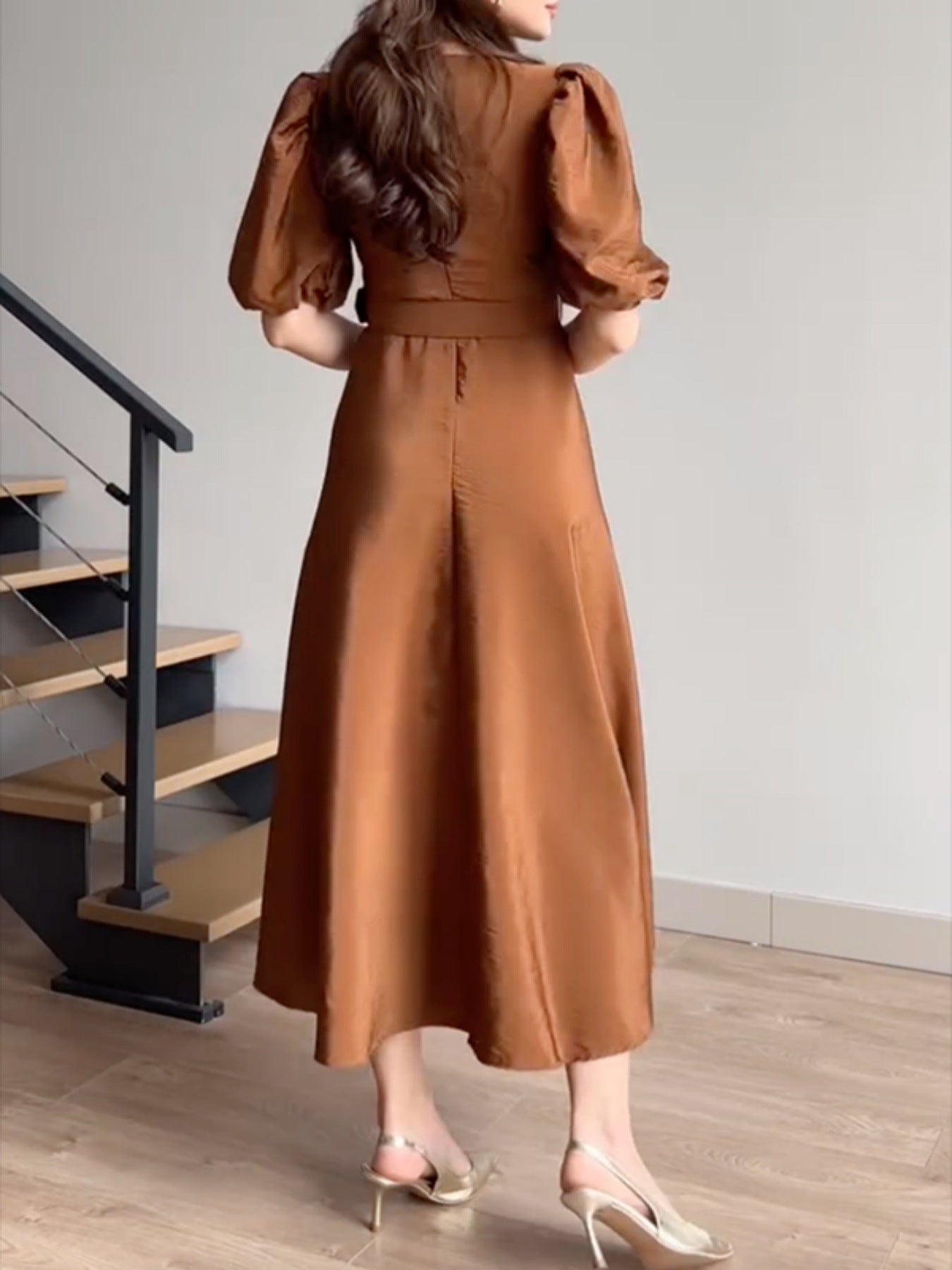 Puff-sleeve midi dress belt detail