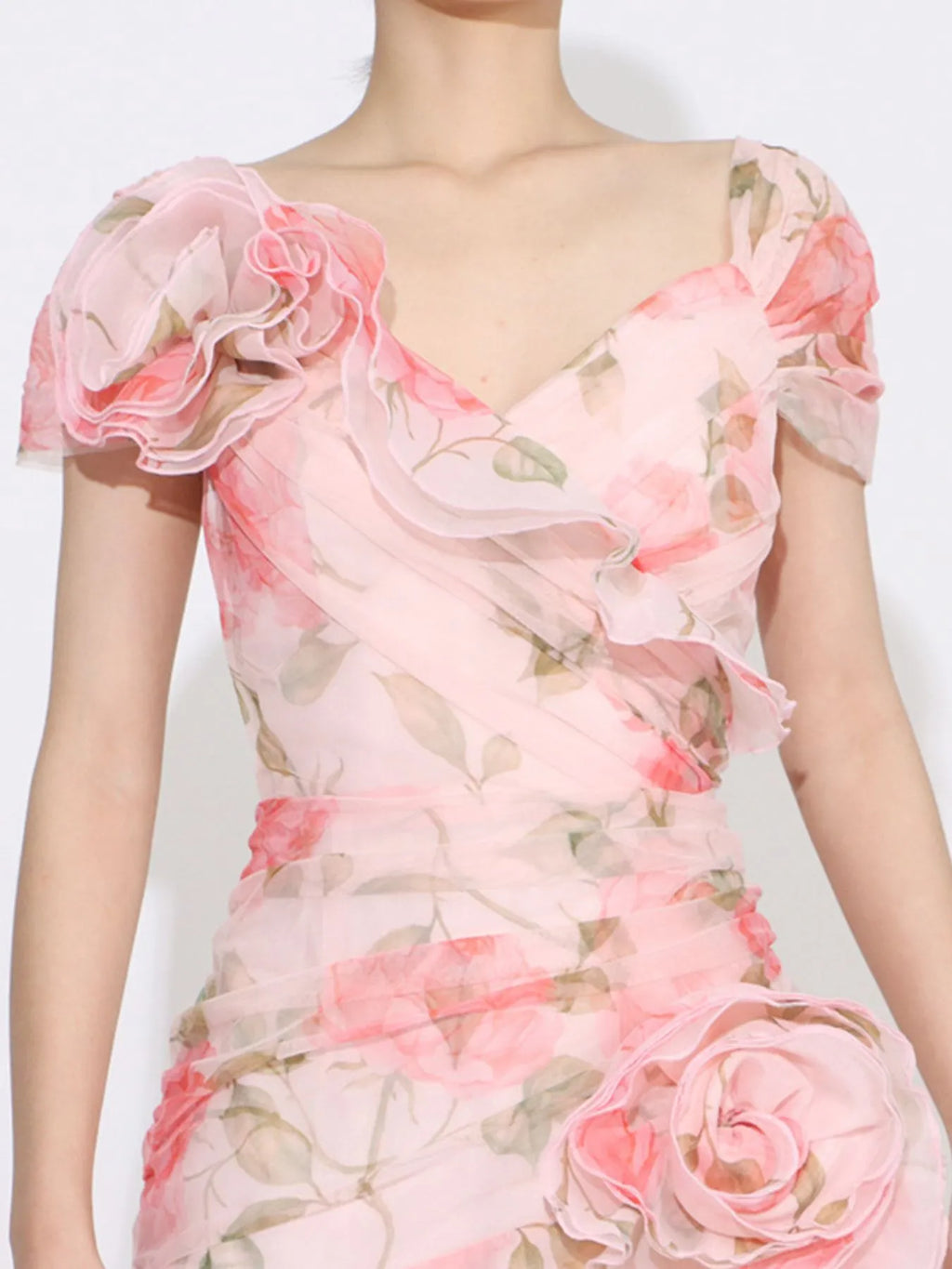Floral ruffled short-sleeve maxi dress detail