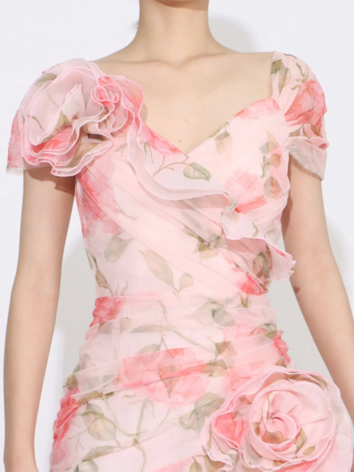 Floral ruffled short-sleeve maxi dress detail