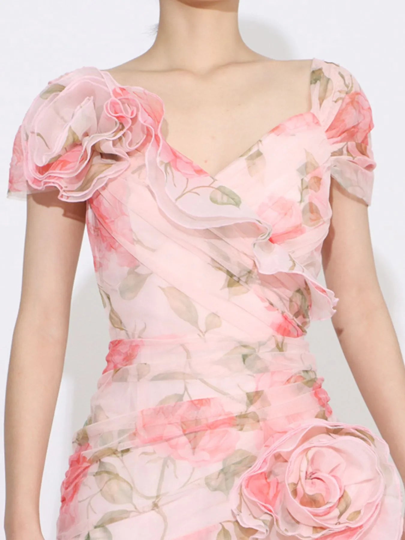 Floral ruffled short-sleeve maxi dress detail