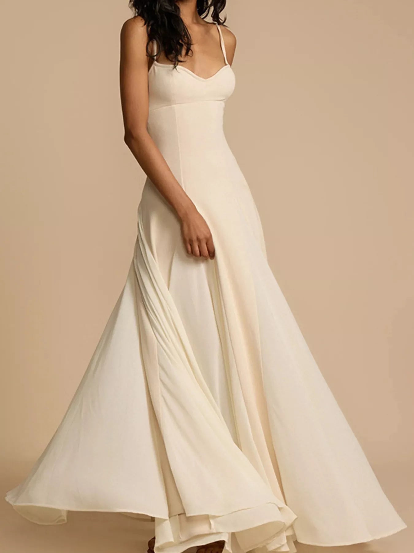 Sweetheart neckline maxi dress detail