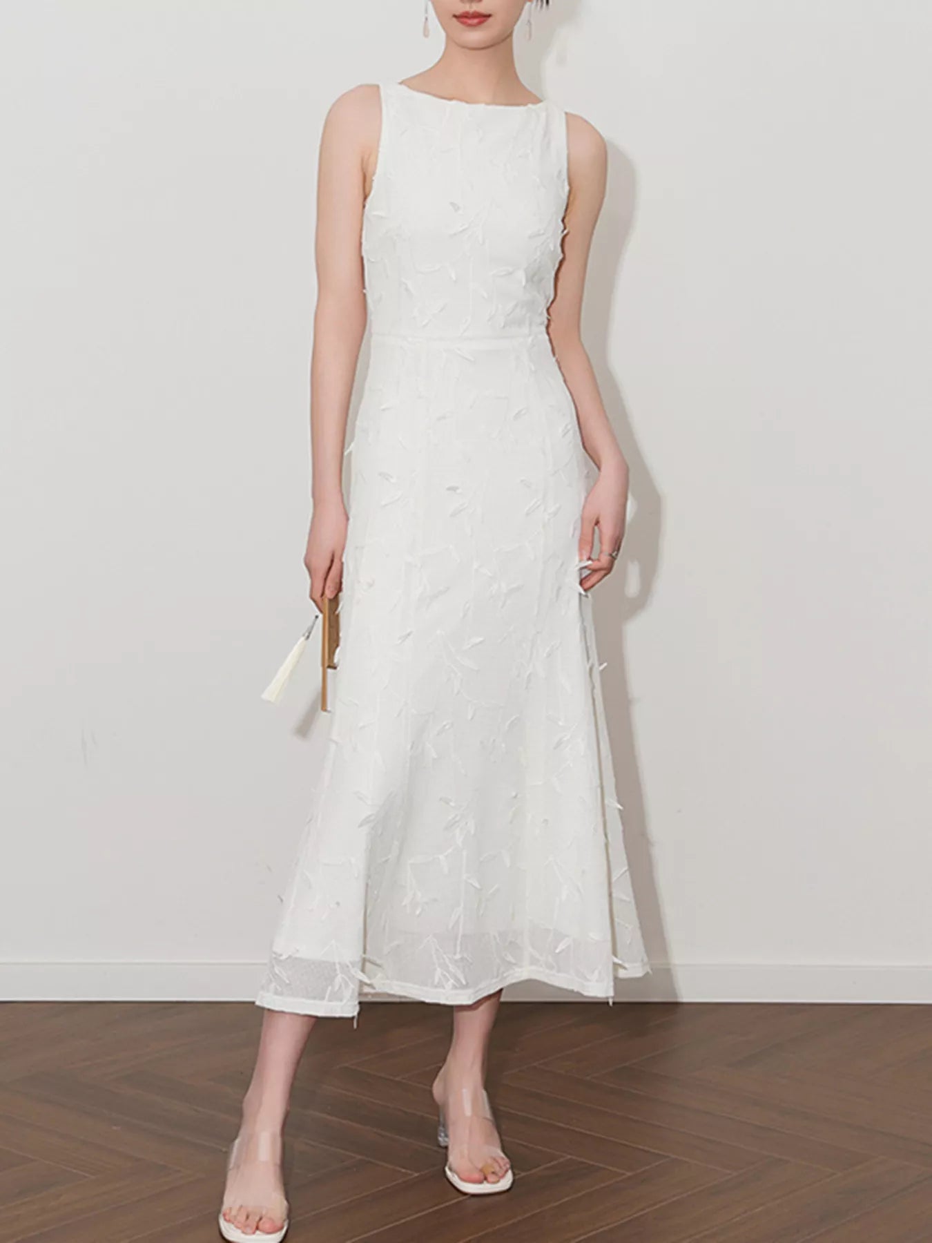 Sleeveless occasion dress detail