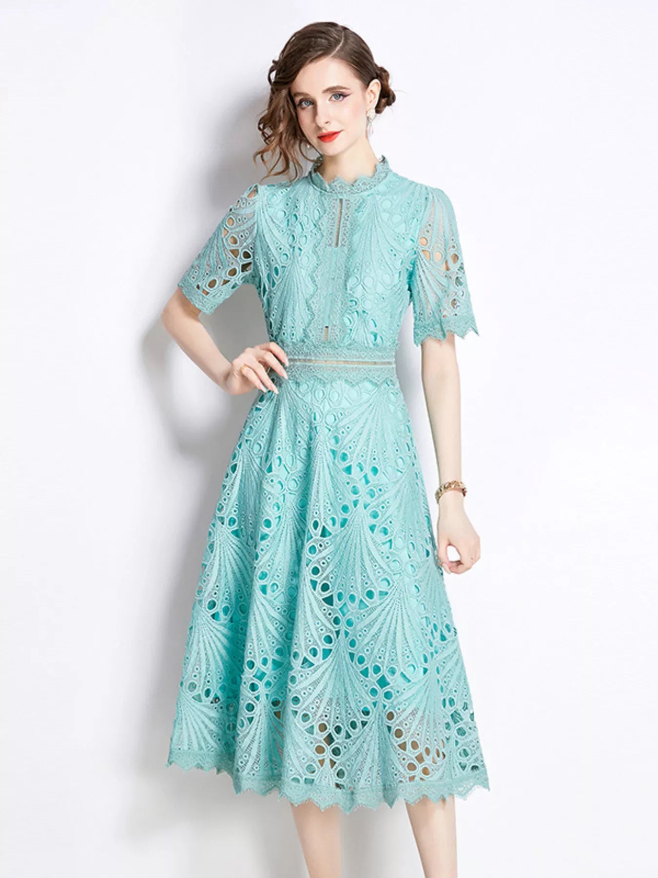 Plus Size Lace Midi Dress with Short Sleeves – alternate view 11