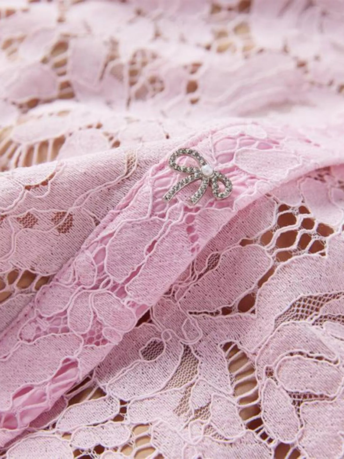 Pink short-sleeve lace mermaid midi dress, lace detail.