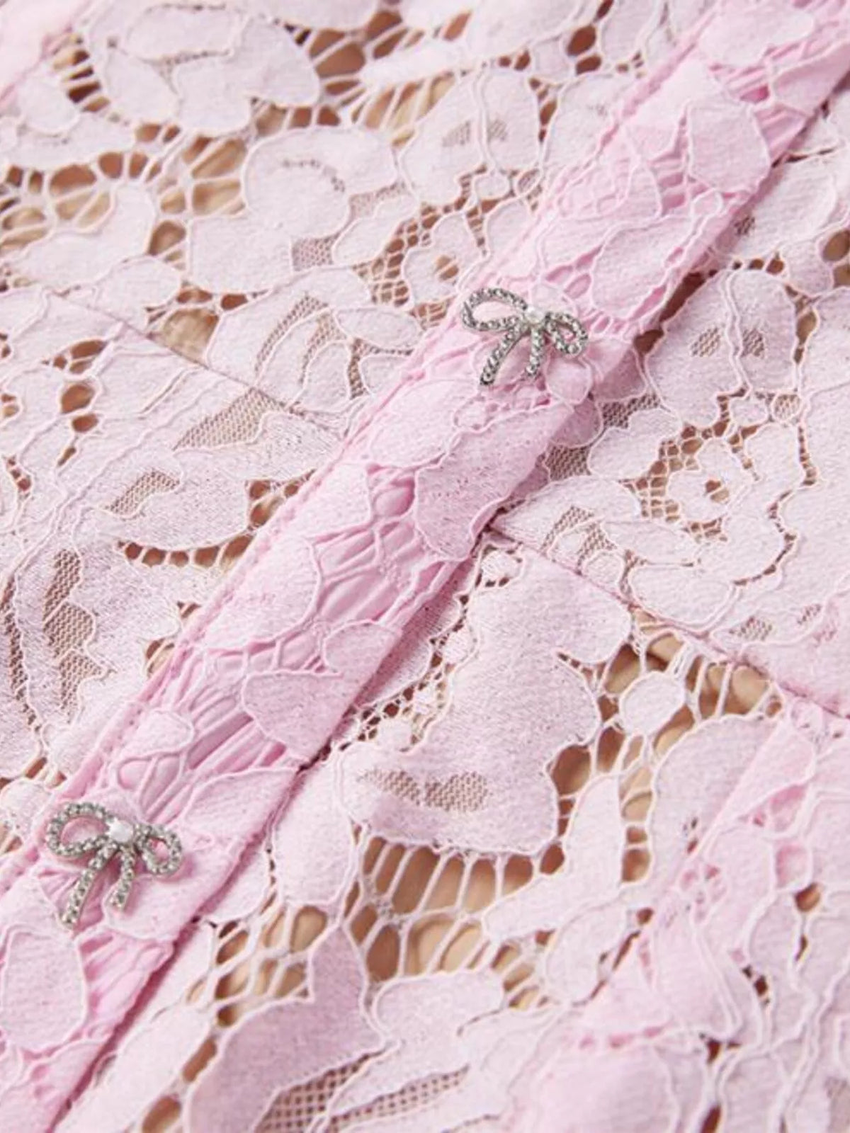 Pink short-sleeve lace mermaid midi dress, lace detail.